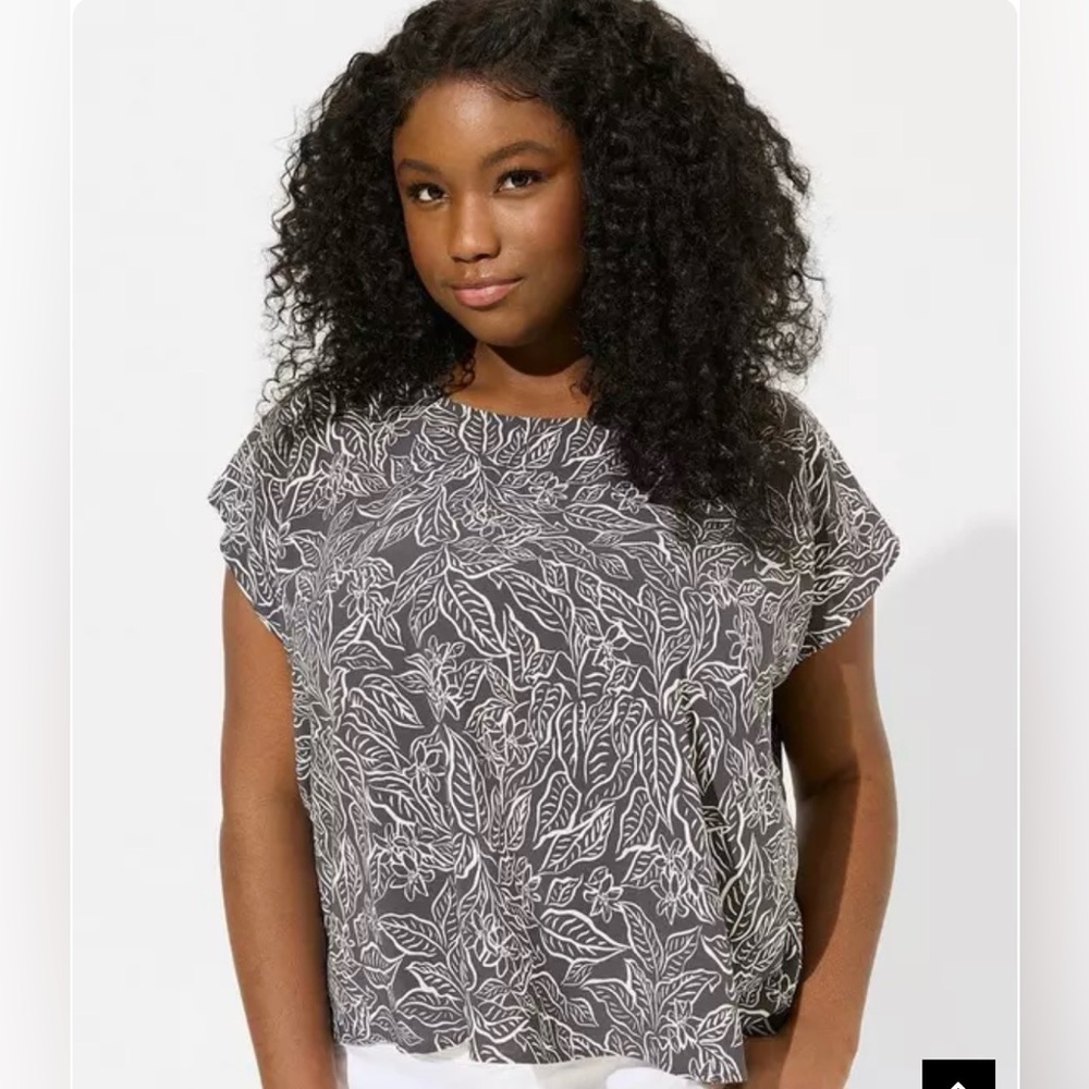3/$20 Torrid Gray & White Island Silk Dolman Cross Back Crop Top 2XL